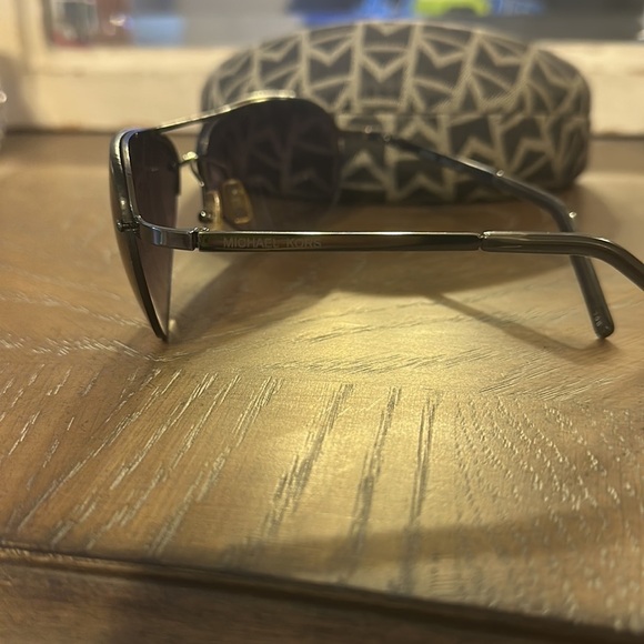 Michael Kors Aviator sunglasses rimless + case! Like brand new - Picture 4 of 7